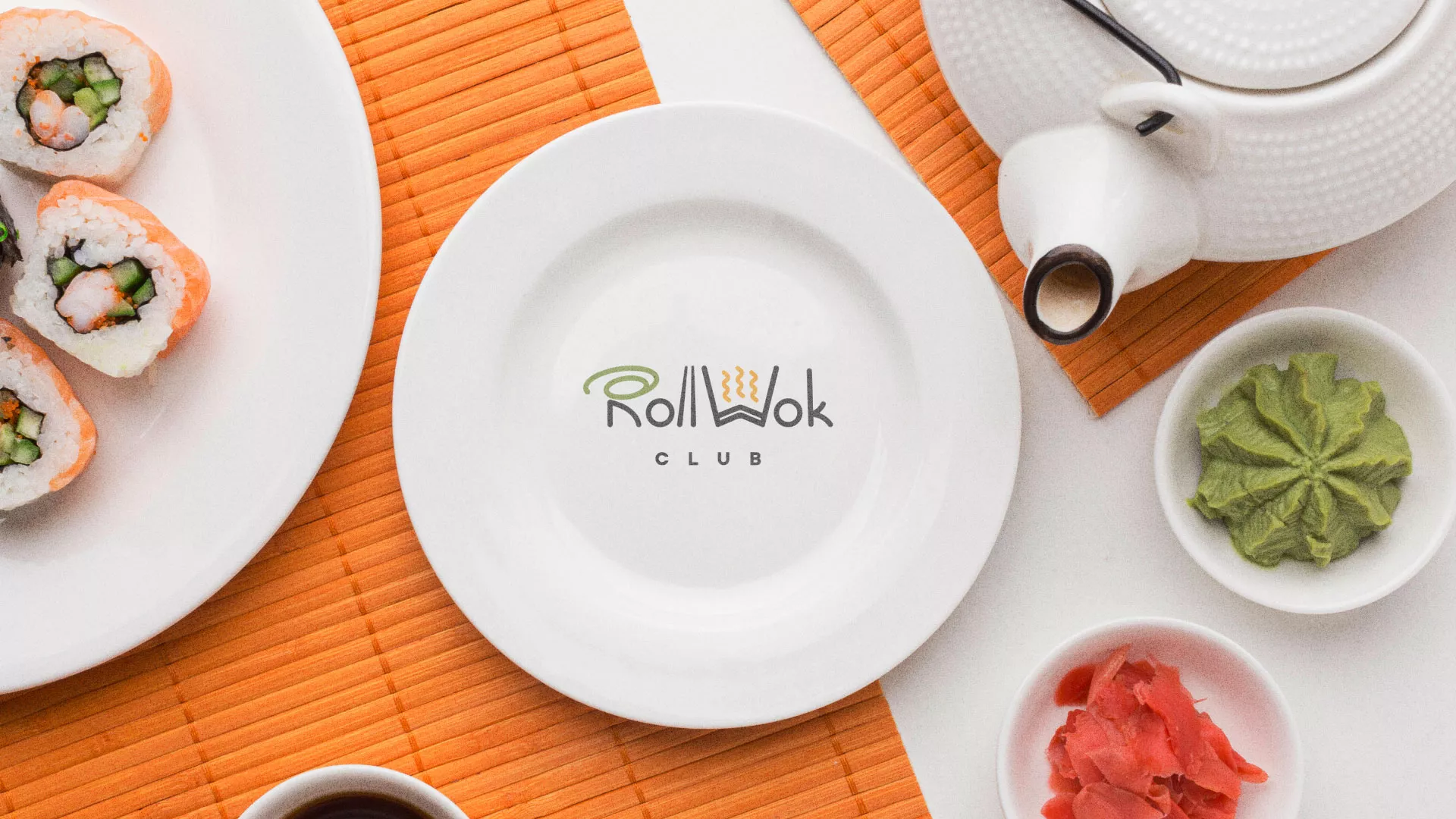 Разработка логотипа и фирменного стиля суши-бара «Roll Wok Club» в Усть-Куте